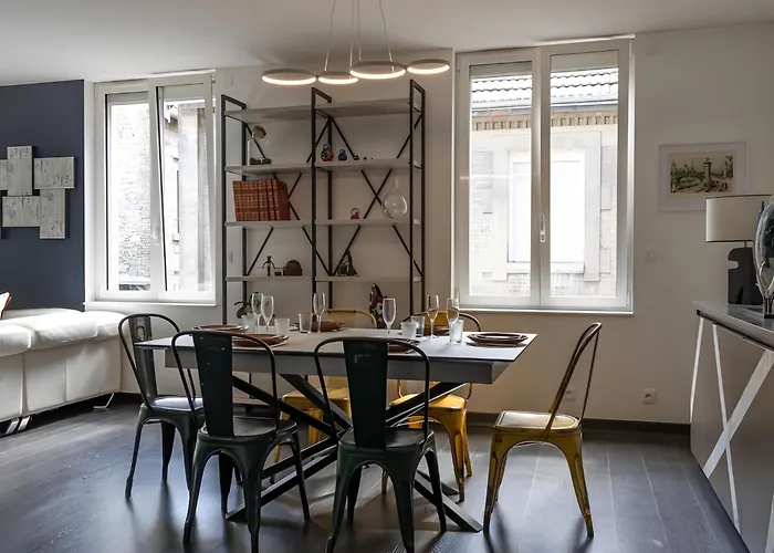 Appartement Spacieux Duplex Design - Centre *