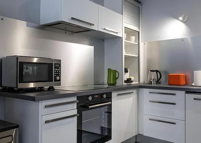 Spacieux Duplex Design - Centre Apartment *