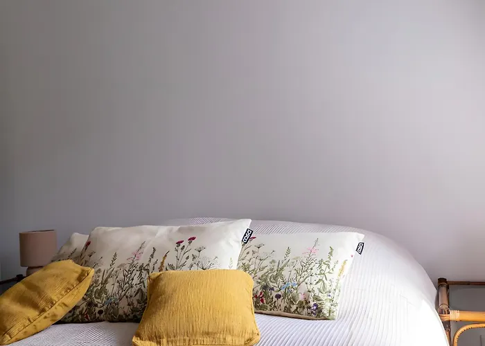 Spacieux Duplex Design - Centre Apartment