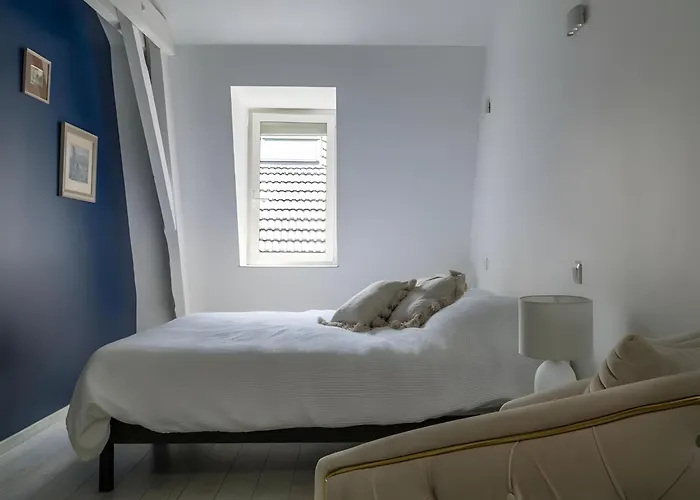 Spacieux Duplex Design - Centre Apartment *