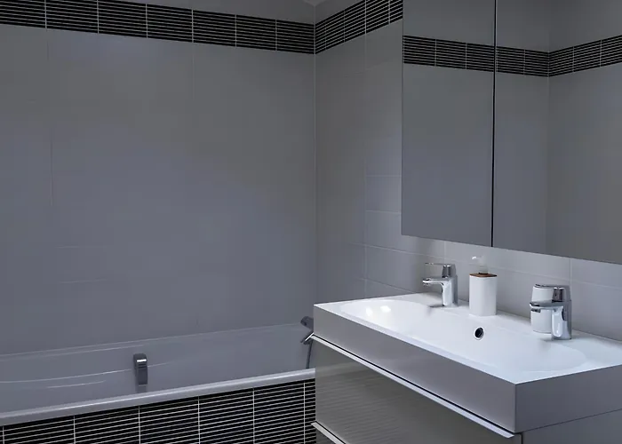 Spacieux Duplex Design - Centre * Reims